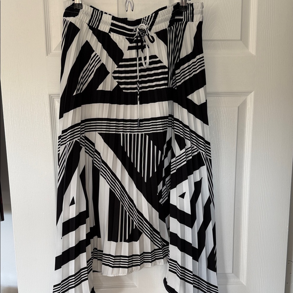 Black & White Geometric Pleated Maxi Skirt